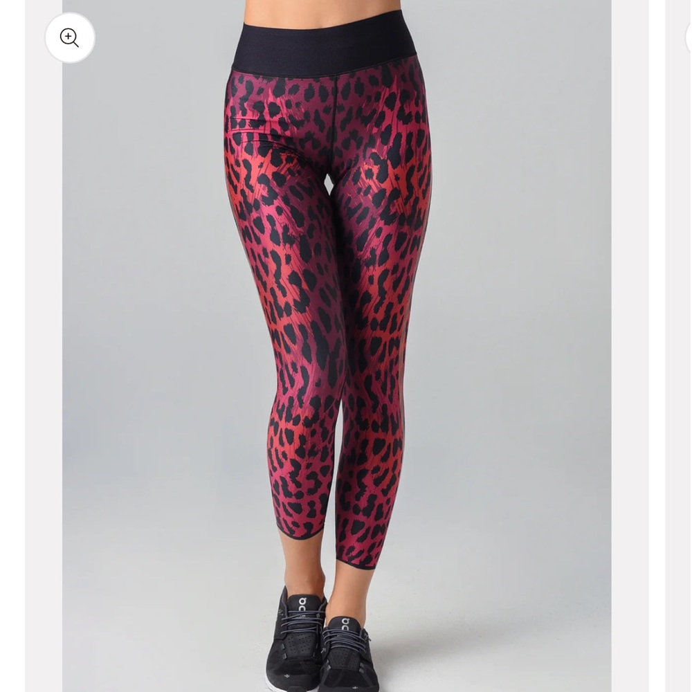 NWOT Ultracor Cheetah Leggings Size Medium